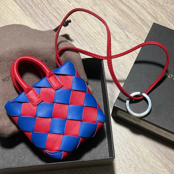 Bottega Veneta Bicolor Intreccio Soft-leather Bag-shaped Charm - Picture 3 of 9